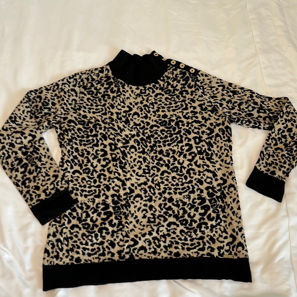 Calvin Klein women’s size medium, leopard print, long sleeve sweater turtleneck